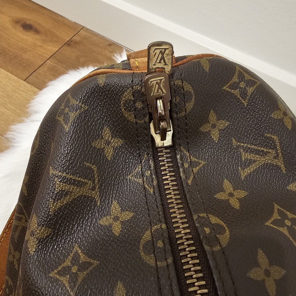 Authentic LV Keepall Bandoulière 50 in Good Condition in Classic Monogram - Picture 5 of 15